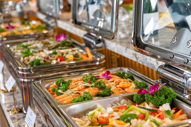 Halong Bay: Leona Dinner Cruise with Fireworks Show