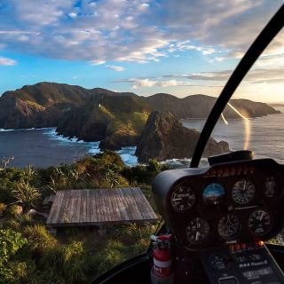 From Paihia: Scenic Heli Tour to the Hole in the Rock