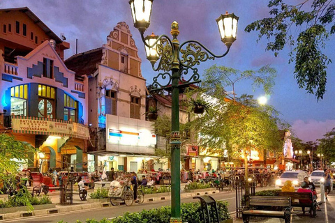 Yogyakarta: Malioboro Street Night Tour with Food Tasting