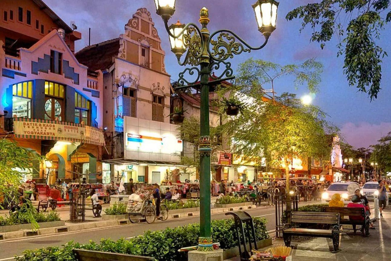 Yogyakarta: Malioboro Street Night Tour with Food Tasting