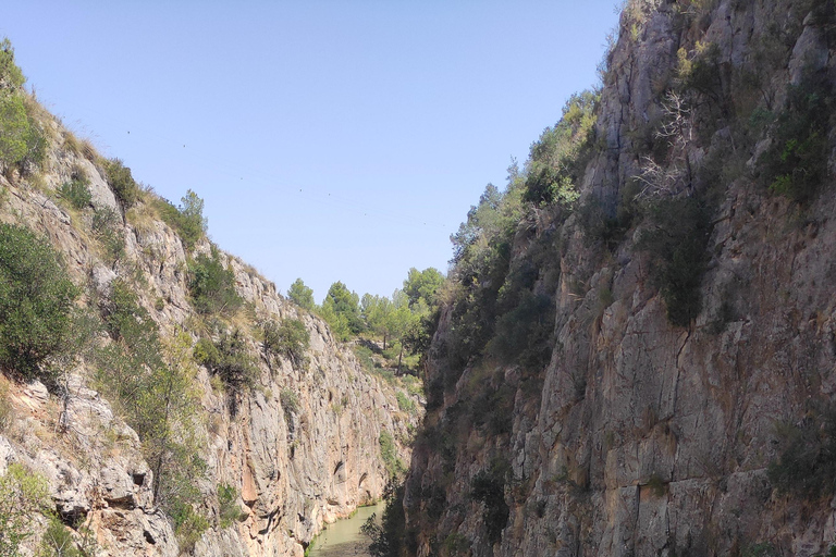 From Valencia: Excursion to Chulilla + hike and kayak tour on the lake From Valencia: Excursion to Chulilla + hike and kayaking tour on the lake