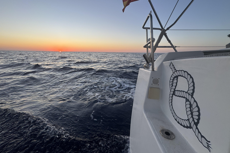 Cala Galdana - Full-day sailing trip (8 hours) Full-day sailing trip through the coves of southern Menorca (max. 4 people)