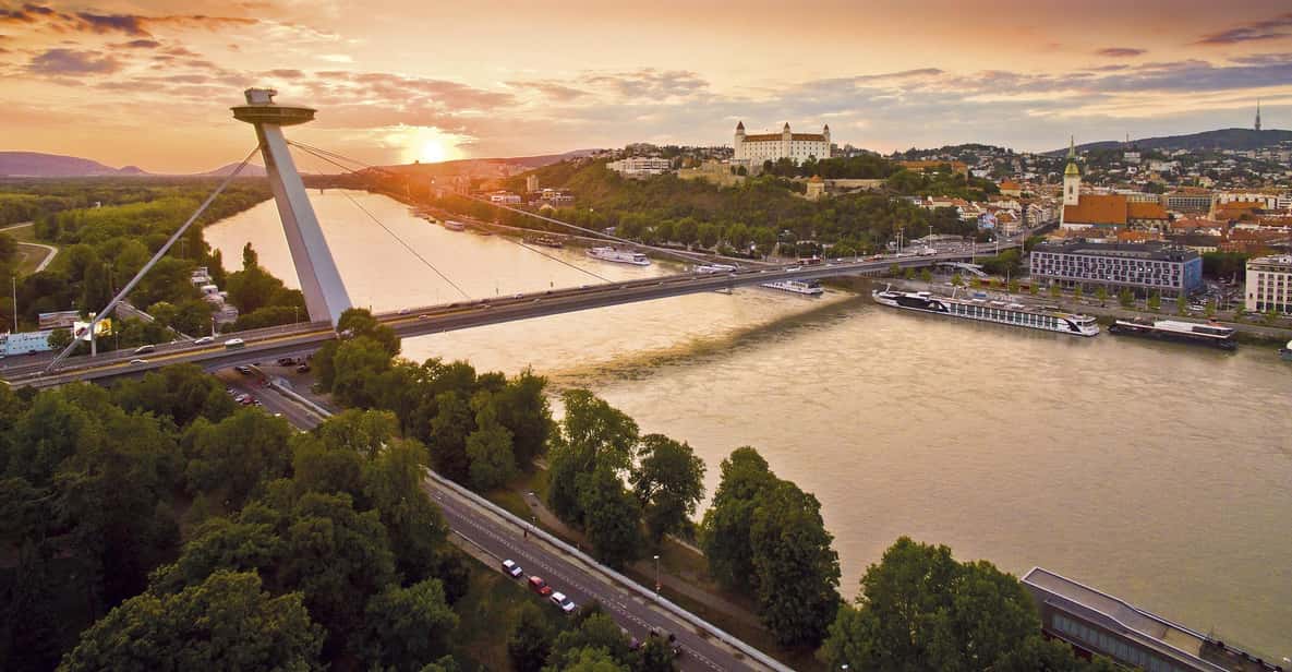 Afbeelding 1 van Van Wenen naar Bratislava, Devín en Hainburg – Rondleiding