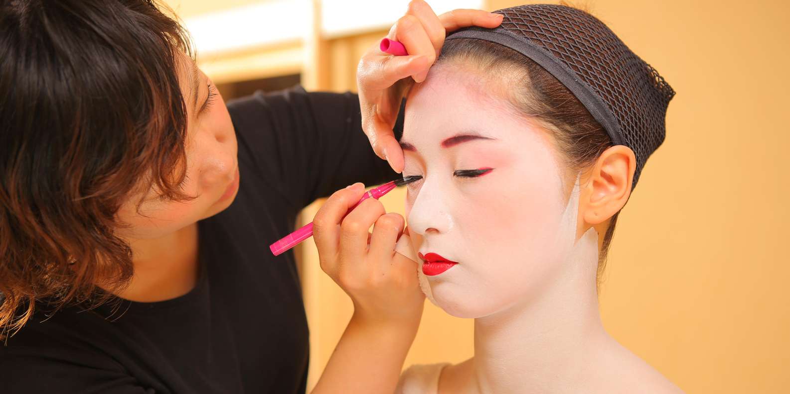 Kyoto: Maiko Makeover and Photoshoot Experience