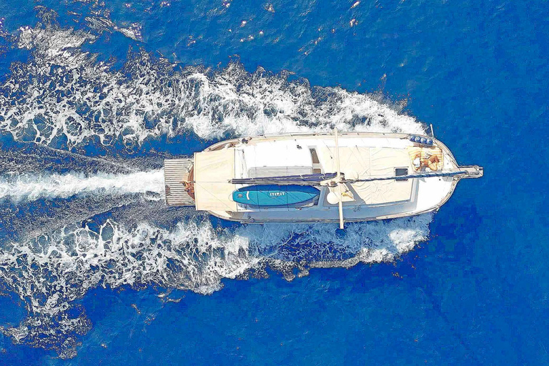 Palma: Private Classic Mallorcan Boat Tou Palma Bay: Cruise to Sea Caves or Calas with tapas & drinks