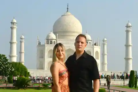 Agra: Skip-the-Line Taj Mahal Tour by Car with Mausoleum
