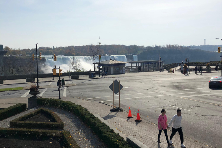 Niagara: Excursão Tesla com Relógio Floral, Hidromassagem e CataratasNiagara: Passeio de Tesla com Relógio Floral, Hidromassagem e Cataratas