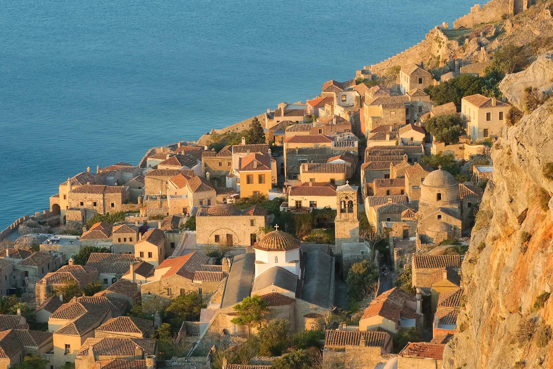 Besuche die Spartaner, das mittelalterliche Monemvasia und die Höhlen von Diros