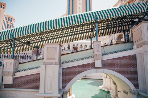 Private Vacation Photoshoot with Photographer in Las Vegas 1 HOUR MORNING SESSION LAS VEGAS