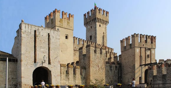 Sirmione: Entry Ticket to Castello Scaligero & Tower Access