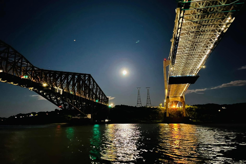 Quebec City: Guided Zodiac Night Tour & Fireworks show