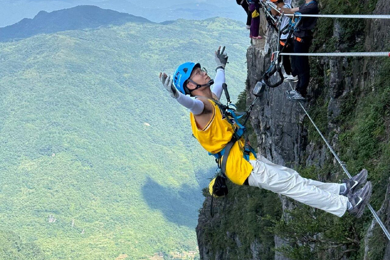 Zhangjiajie: Qixing Mountain & 72 Odd Towers Night Tour
