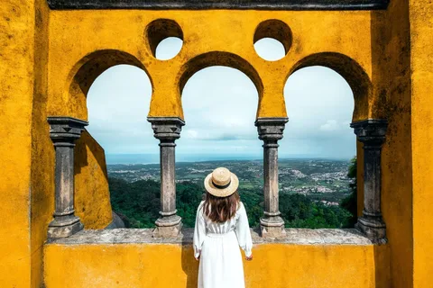 Gemme nascoste: Tour privato di Sintra e Cascais con degustazione di vini