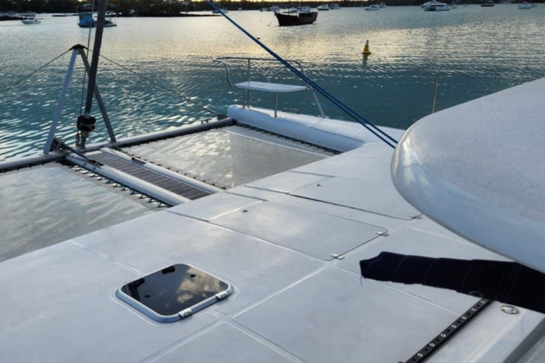 Mauritius Catamaran Cruise: 3 North Island with Lunch Drinks