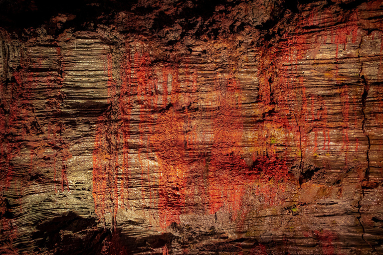 Reykjavik: Túnel de lava noturno e caça à aurora borealReykjavik: Túnel de lava à noite e caça às auroras boreais