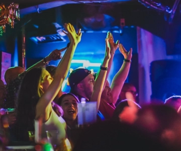 Tour dei club di Shibuya a Tokyo con i locali giapponesi