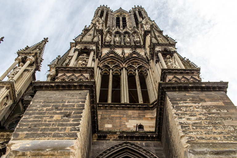 Reims Champagne Tour: Cathedral & Christmas Market Premium Minivan (1–7 PX)