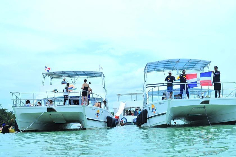 Private Catamaran with Open Bar and Dominican Meal