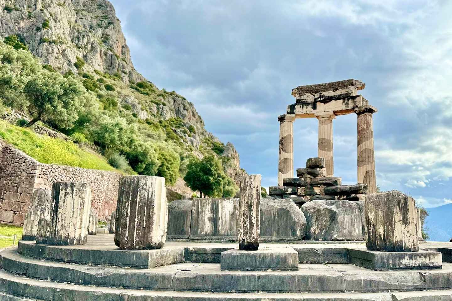 Visit Delphi & Meteora Monasteries Full Day Private Trip