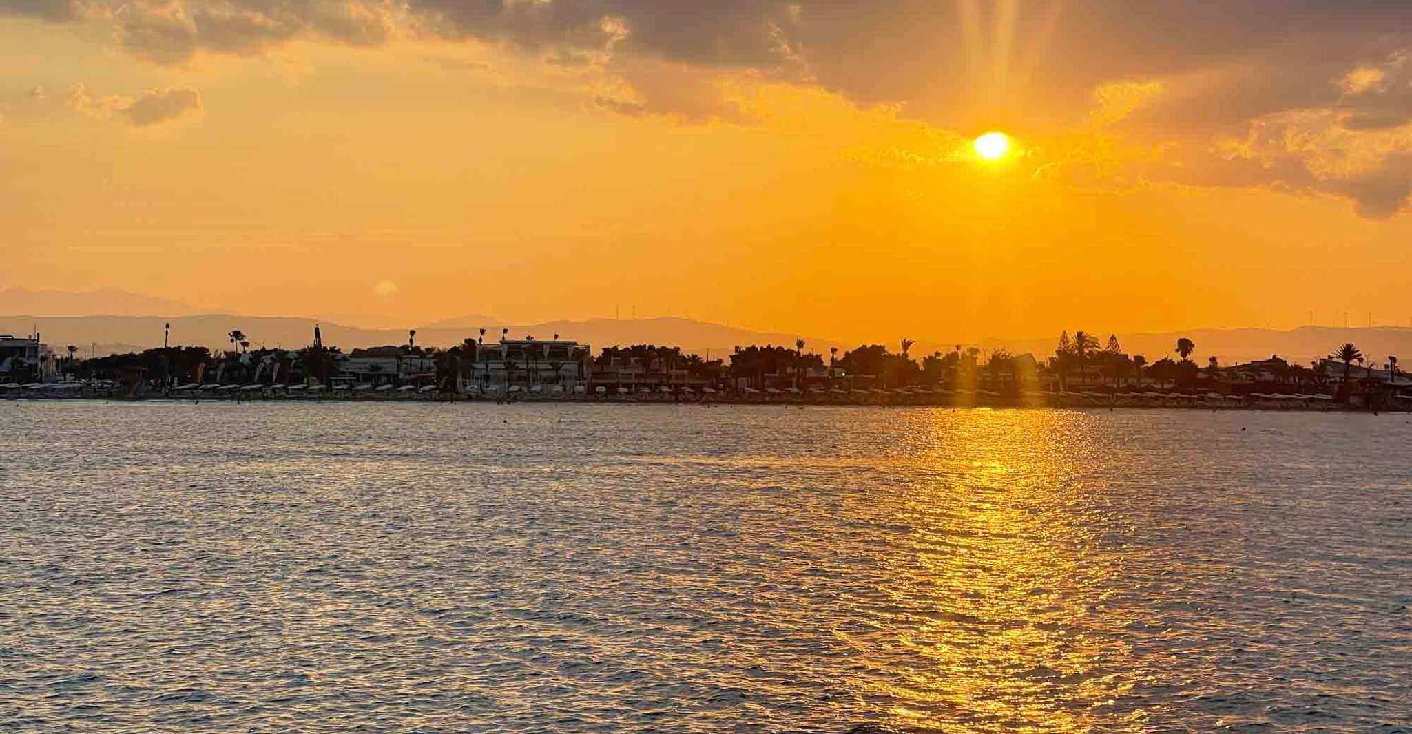 Larnaca, Sunset Cruise con un bicchiere di vino - Hizvo