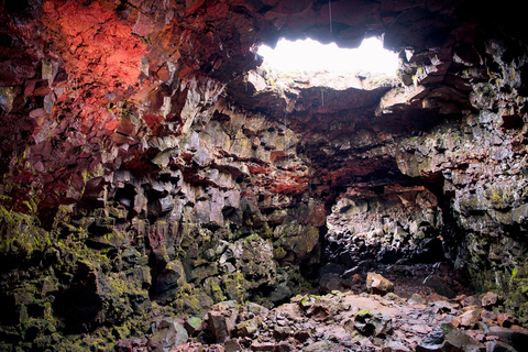 De Reykjavík : visite d'une grotte de lave en petit groupeVisite avec point de rencontre à la grotte de Raufarholshellir