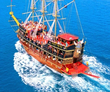 Alanya: Biggest Pirate Boat Tour with Soft Drinks and Lunch