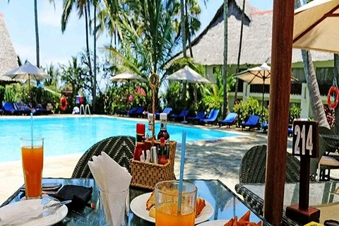 Mombasa : Excursion en bateau de croisière avec déjeuner swahili et boissons.