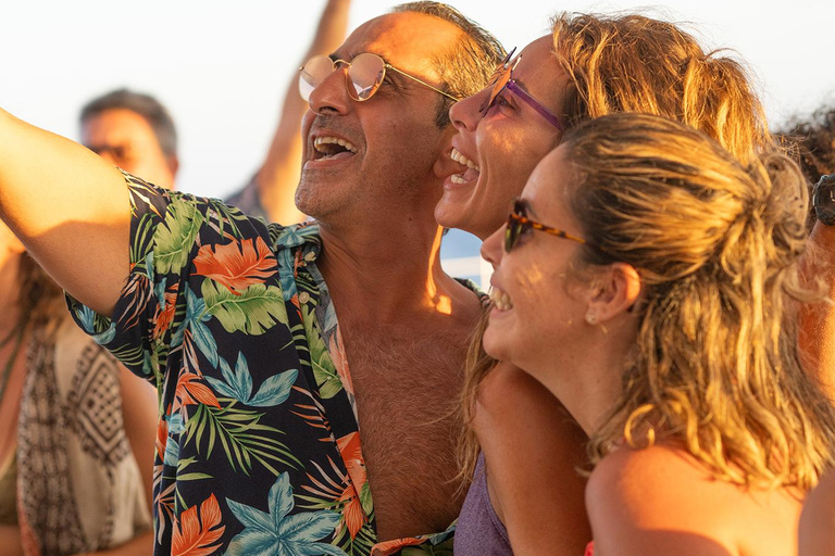 Ibiza: Formentera Sunset Boat Part with Drinks and Food Full Day Pass at Ibiza Boat Club (Early Bird Phase 2)