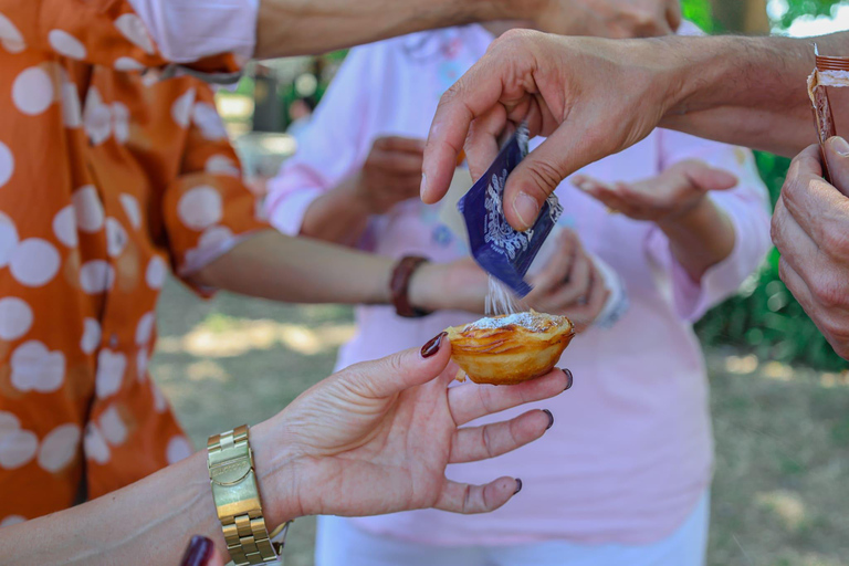 Lisbon: Sintra, Pena Palace, Belém, Cascais Small Group Tour Small Group – Sintra & Lisbon Tour Full Day in Portuguese