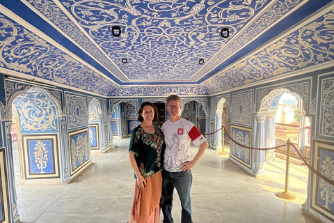 Jaipur: Private Full-Day City Tour with Female Guide City Tour with Guide, Car, Entrance Fees and Lunch