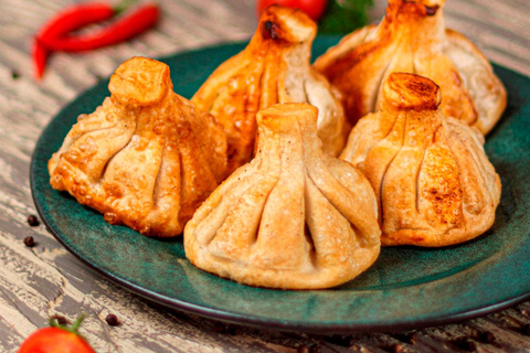 Tbilisi: tour guidato del villaggio di Natale e del mercatinoTbilisi: tour privato del mercatino di Natale del villaggio