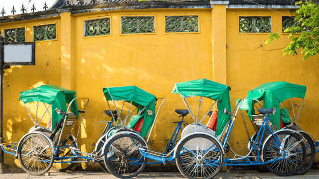 Ho Chi Minh City: City Highlights Tour by Cyclo with Meal