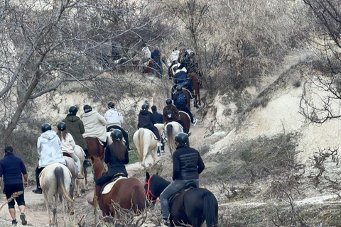Excursión a caballo por CapadociaCapadocia: 1 hora de paseo a caballo con recogida en Göreme