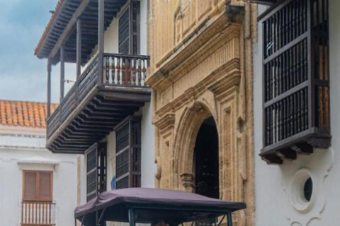 From the Historic Center to Castillo San Felipe in a vintage electric car From the Historic Center to San Felipe Castle in a vintage electric car
