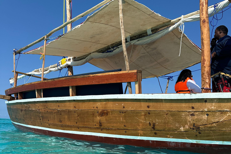 Nungwi/Kendwa: Mnemba Island Dolphin &amp; Snorkeling Tour en barcoTraslado desde Kendwa o desde Nungwi