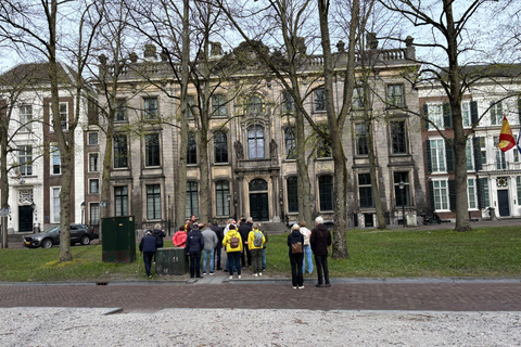 The Hague & Delft: Art, Royals & Delft Blue Private Day Tour Italian speaking guide.