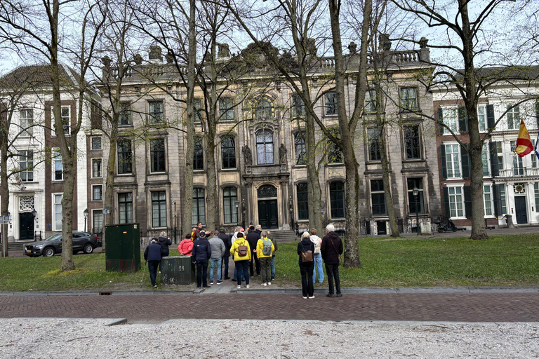 The Hague & Delft: Art, Royals & Delft Blue Private Day Tour Italian speaking guide.