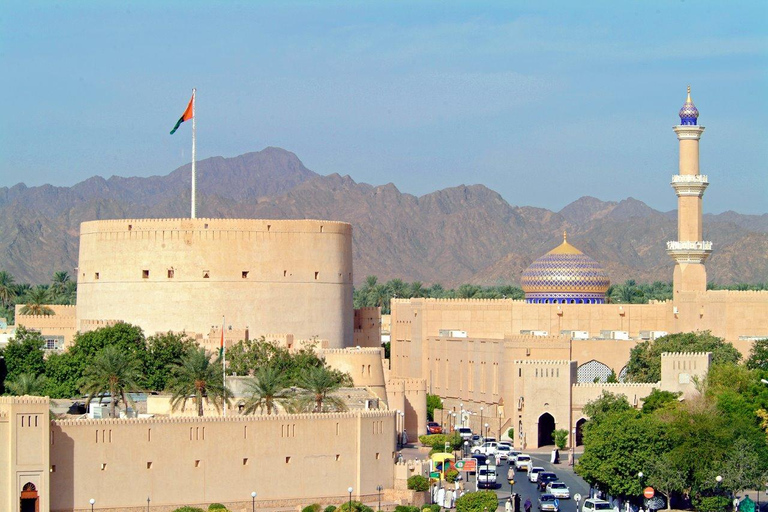 Muscat: Dagsutflykt till Nizwa Souq, Fort &amp; Jabel Akhdar + lunch