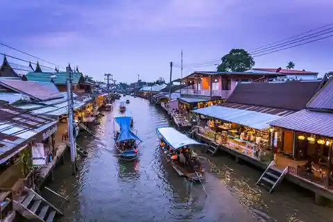 Kanchanaburi: Sightseeing Tour with Amphawa Market