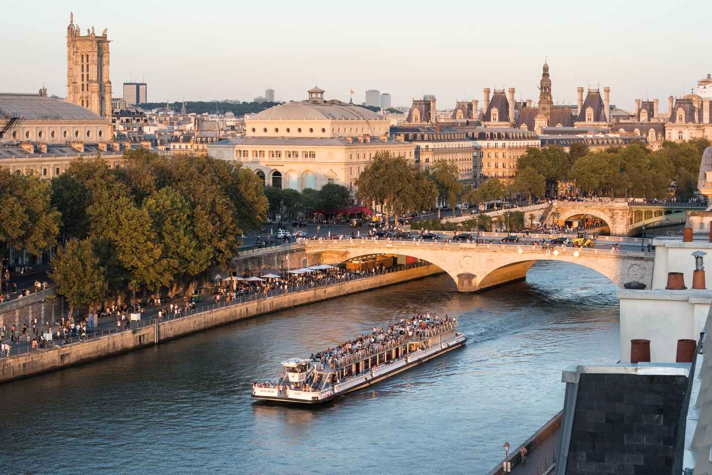 Paris: Bateaux Mouches Sightseeing Cruise on the Seine - Paris: Bateaux-Mouches® Sightseeing Cruise on the Seine