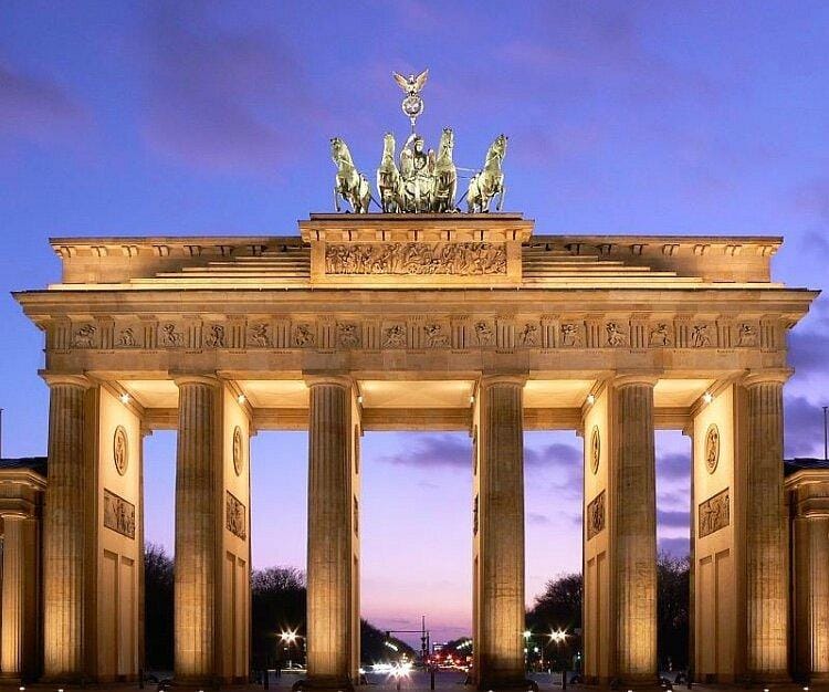 Rostock: Familienfreundliche Sightseeingtour nach Berlin