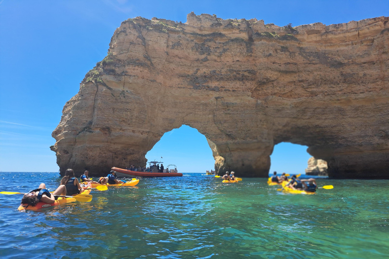 Visite guidée des grottes de Benagil et des plages sauvages avec un guide localLagoa : Visite guidée de la grotte de Benagil en kayak avec un guide local