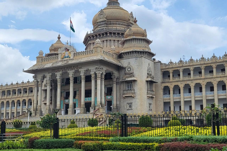 Bangalore Day Tour: Lalbagh, Tipu Palace & Bull Temple