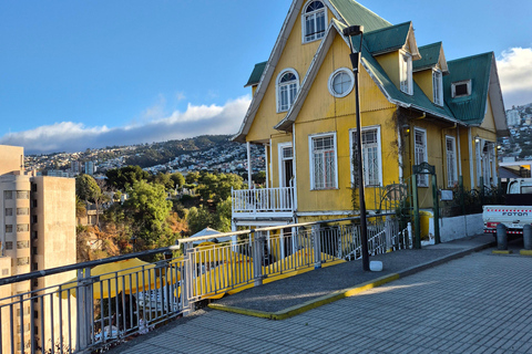 Valparaiso: Guided Walking Tour with Boat Ride