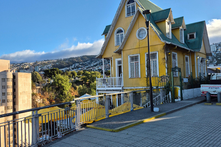 Valparaiso: Guided Walking Tour with Boat Ride