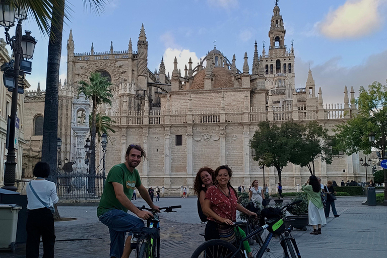 Tour de bicicleta de día por Sevilla histórica Tour de bicicleta por Sevilla histórica