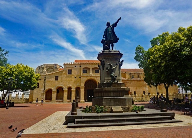 Visit Excursión Zona Colonial, Faro a Colón y Parque 3 Ojos in Santo Domingo