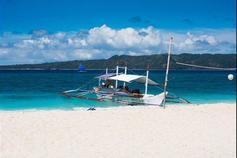 Boracay-eilandhoppen met standaard Boodle Fight-lunch