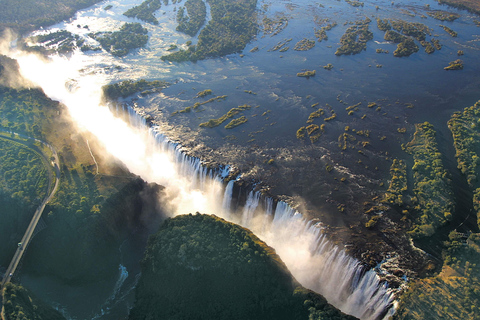 RONDLEIDING BIJ DE VICTORIA WATERVALLEN AAN DE ZAMBIAANSE KANT