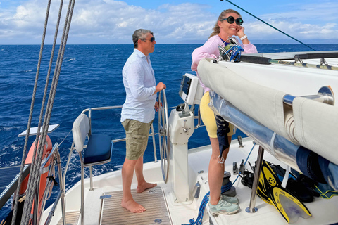 Shared Tour Catamaran Sailing: Vila Franca Islet & Beaches